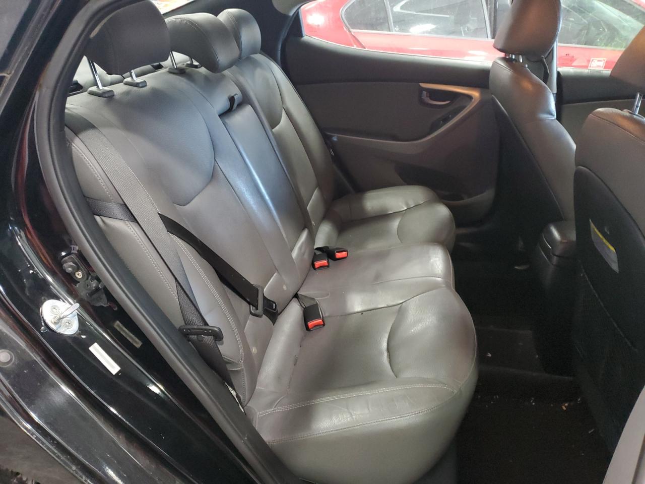 2012 Hyundai Elantra - Image 10