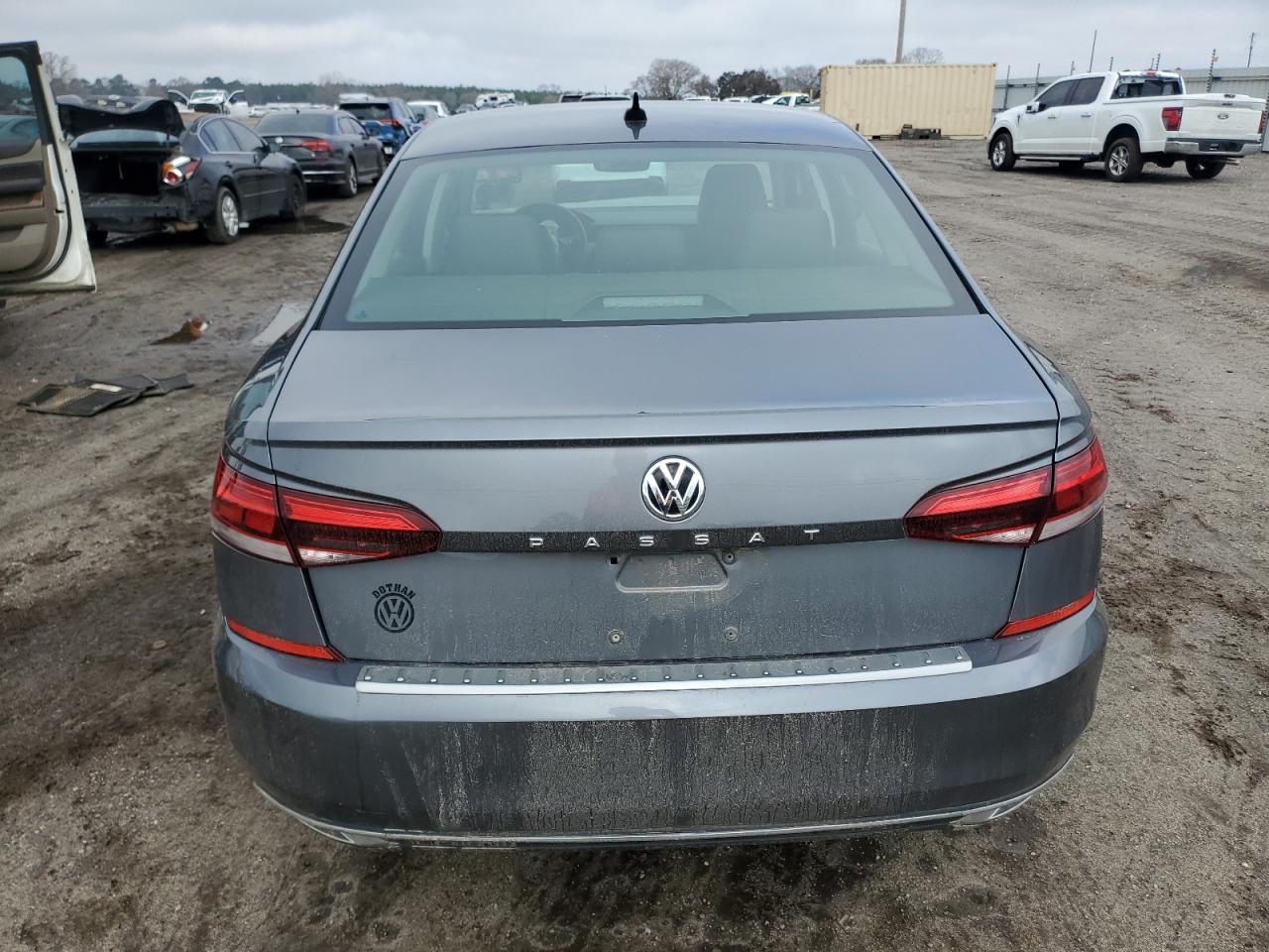 2021 Volkswagen Passat - Image 6