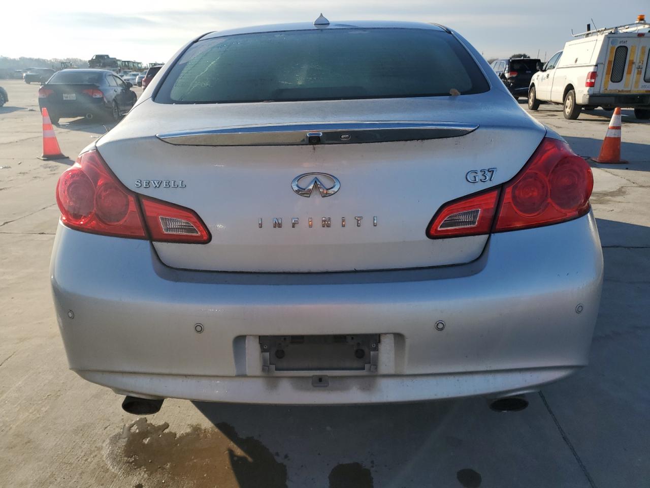 2011 Infiniti G37 Base VIN: JN1CV6APXBM303170 Lot: 88977105