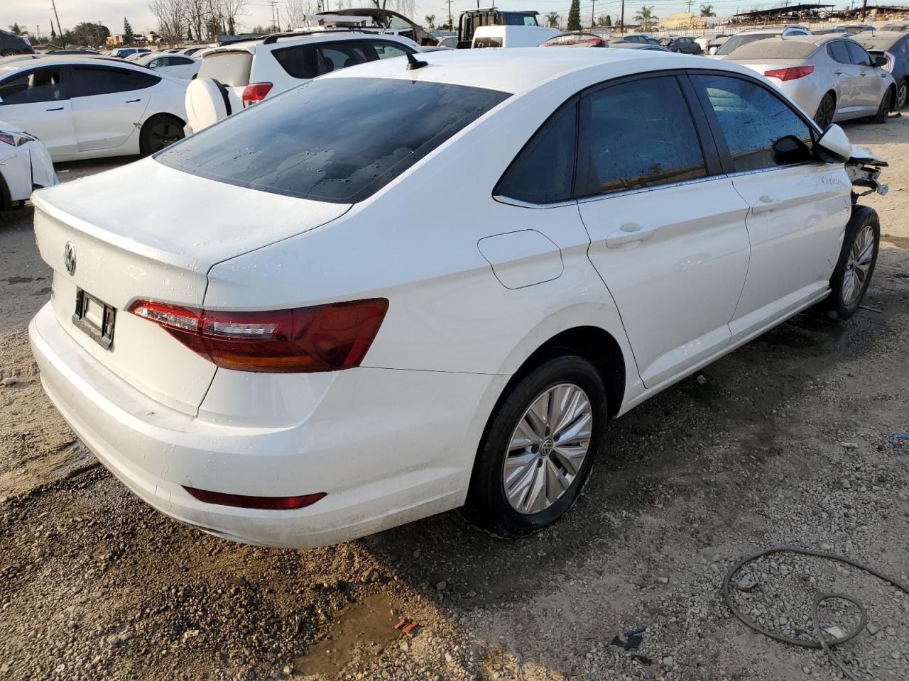 2019 Volkswagen Jetta - Image 3