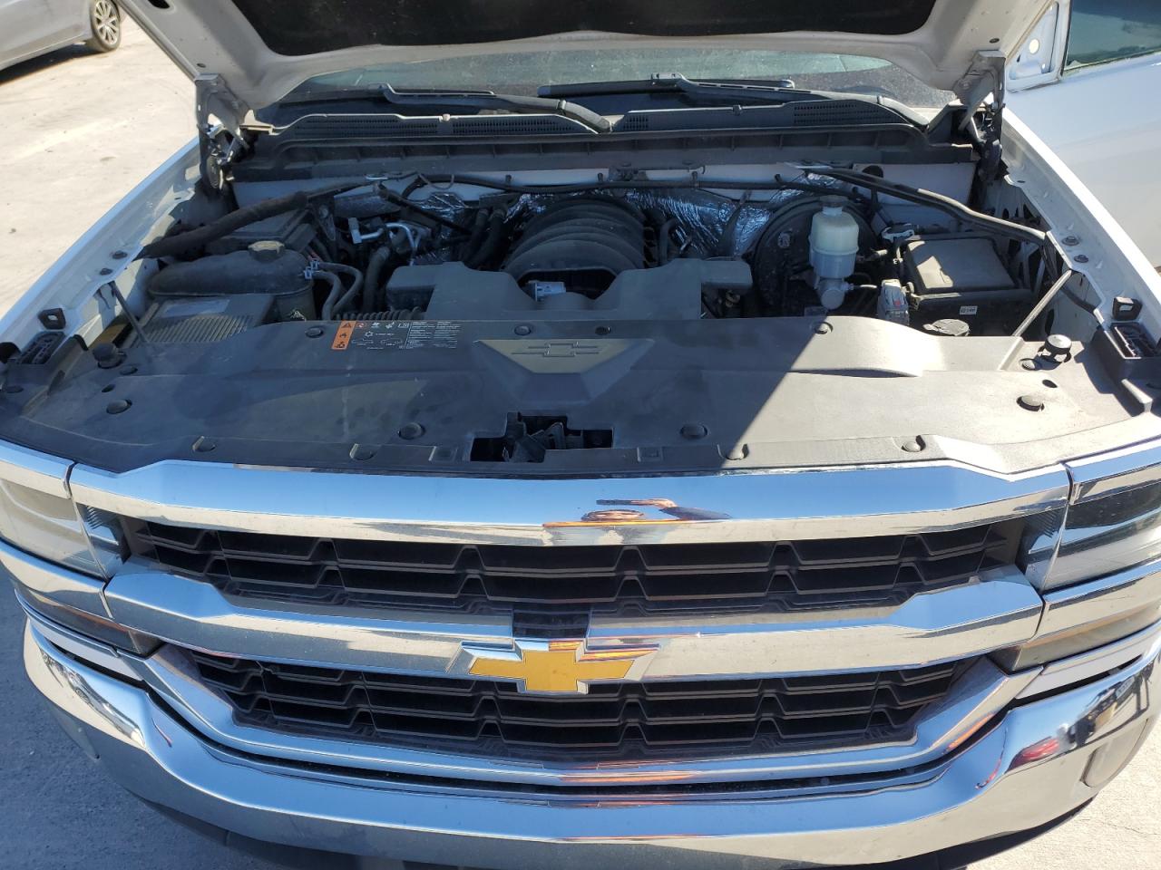 2018 Chevrolet Silverado - Image 11