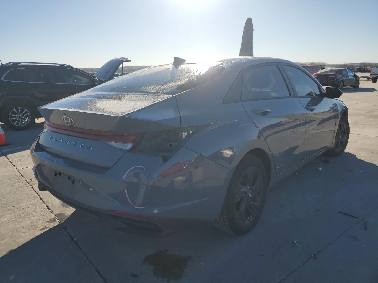 2022 Hyundai Elantra - Image 3