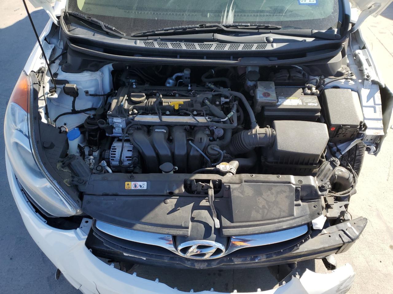 2013 Hyundai Elantra - Image 12