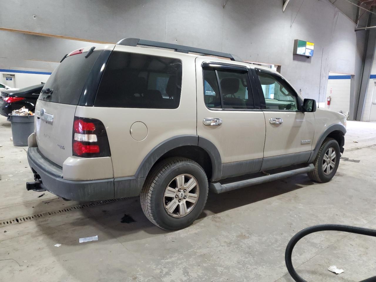 2006 Ford Explorer - Image 3