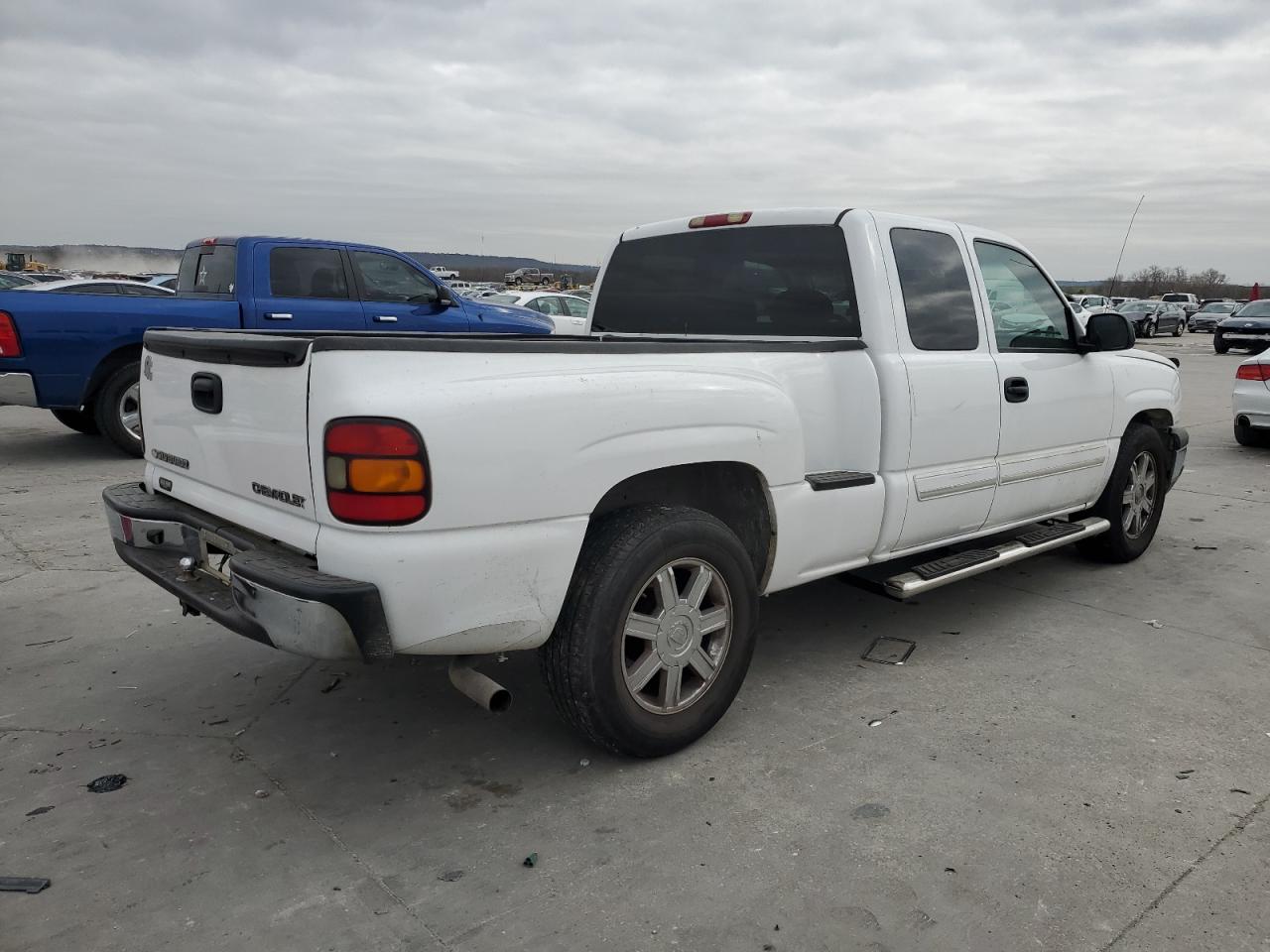 2004 Chevrolet Silverado - Image 3