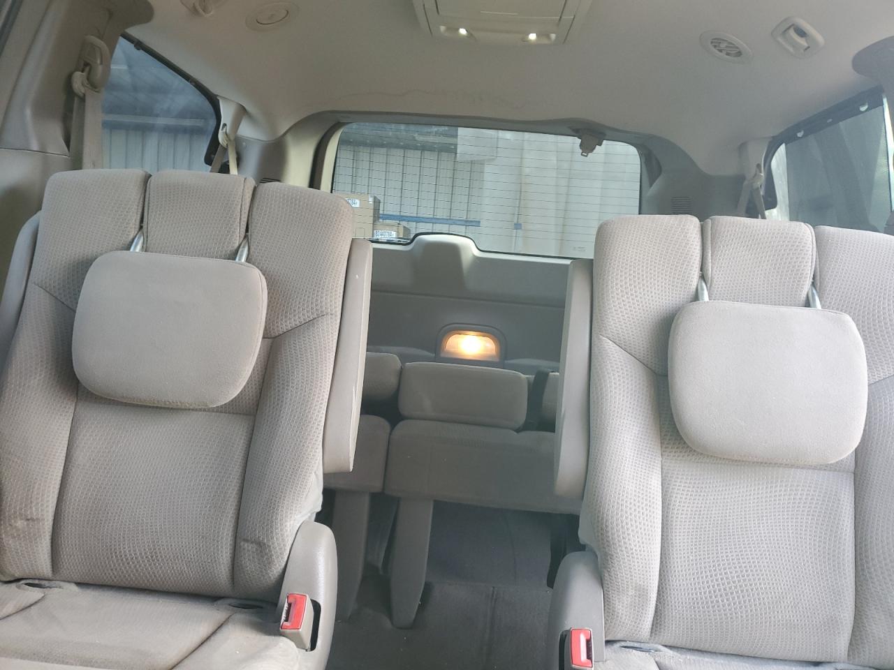2015 Chrysler Town & Country - Image 10