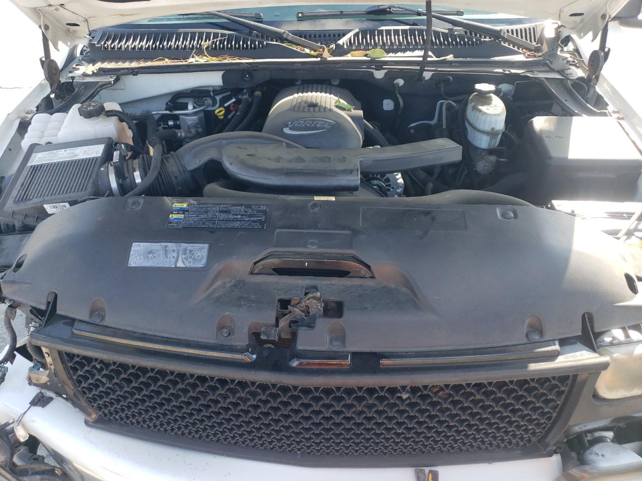 2004 Chevrolet Suburban - Image 12