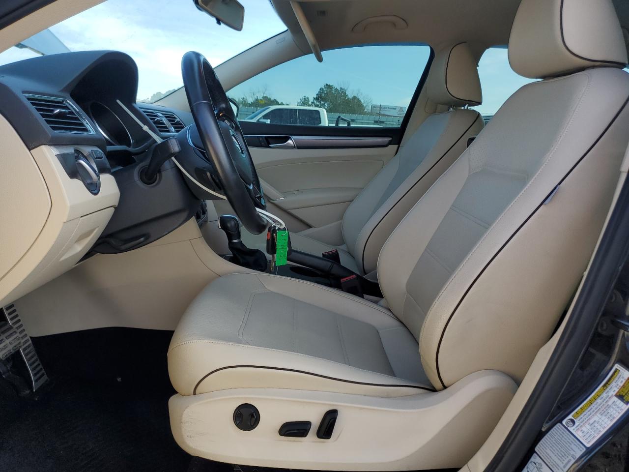 2017 Volkswagen Passat - Image 7