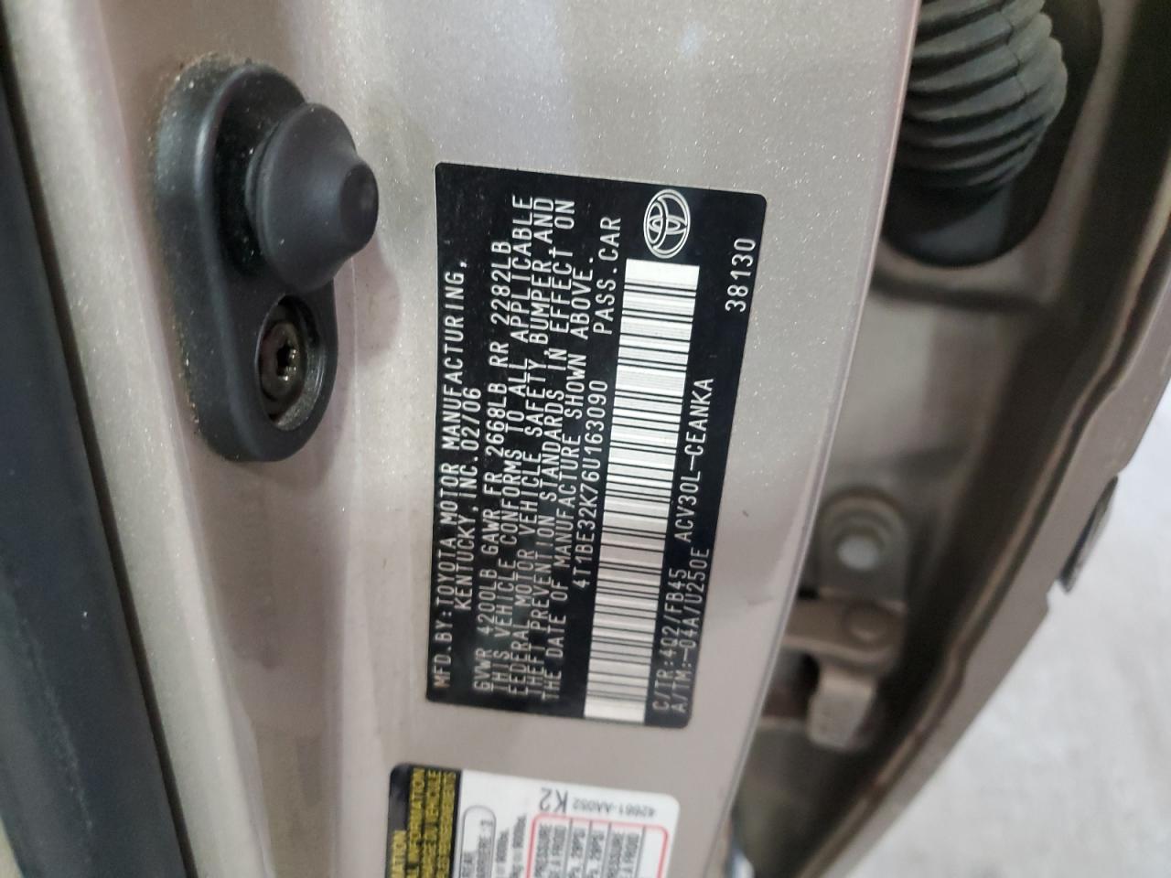 2006 Toyota Camry - Image 12