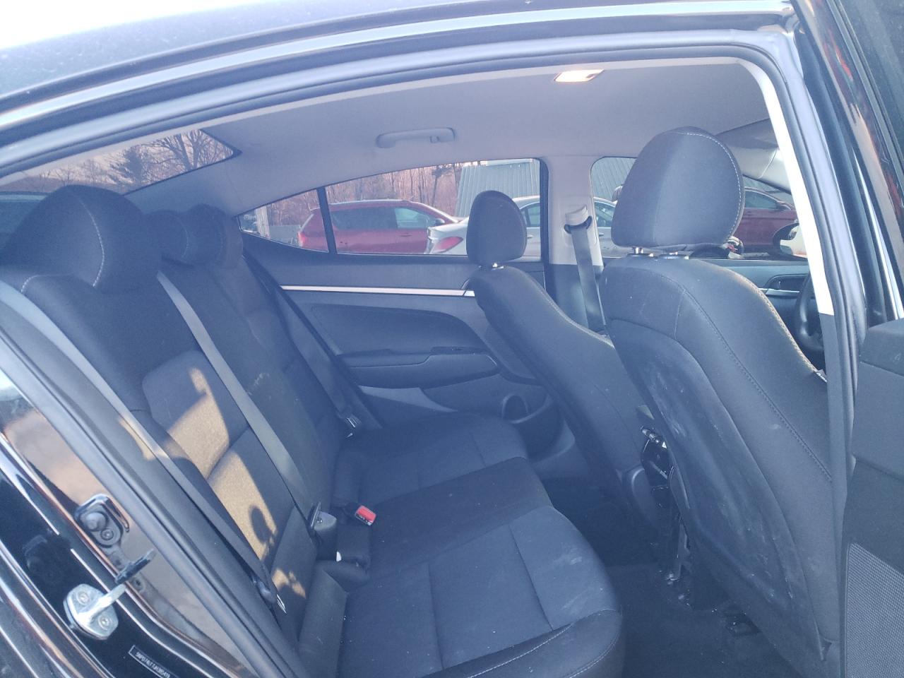 2018 Hyundai Elantra - Image 10
