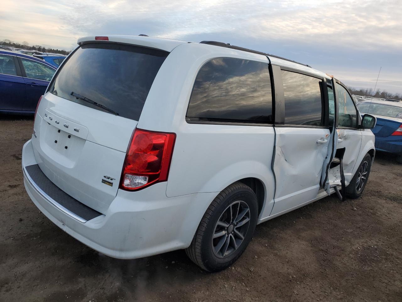 2019 Dodge Caravan - Image 3