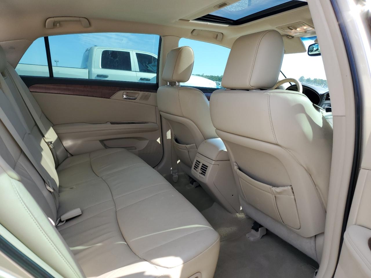 2012 Toyota Avalon - Image 10