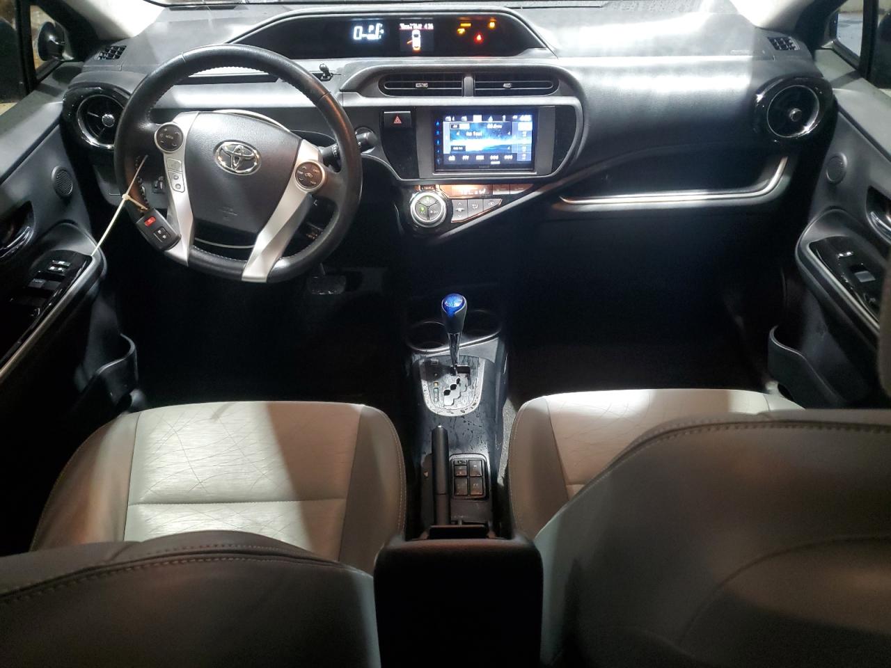 2015 Toyota Prius - Image 8