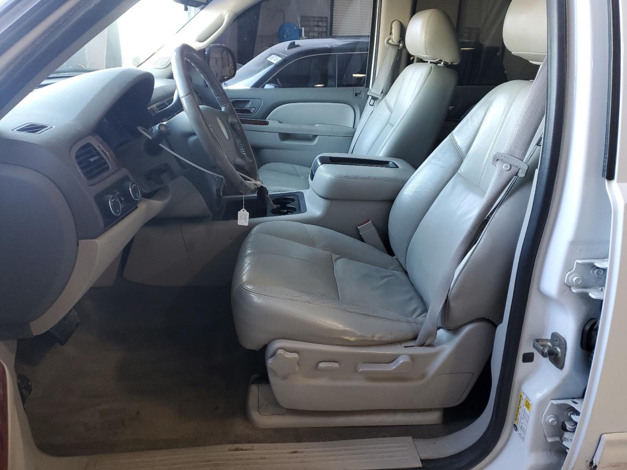 2011 Chevrolet Suburban - Image 7