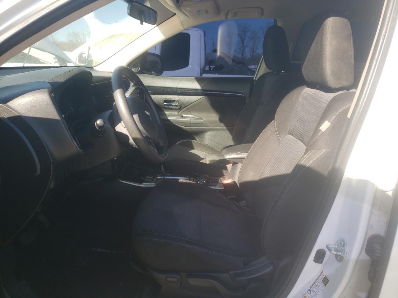 2020 Mitsubishi Outlander - Image 7