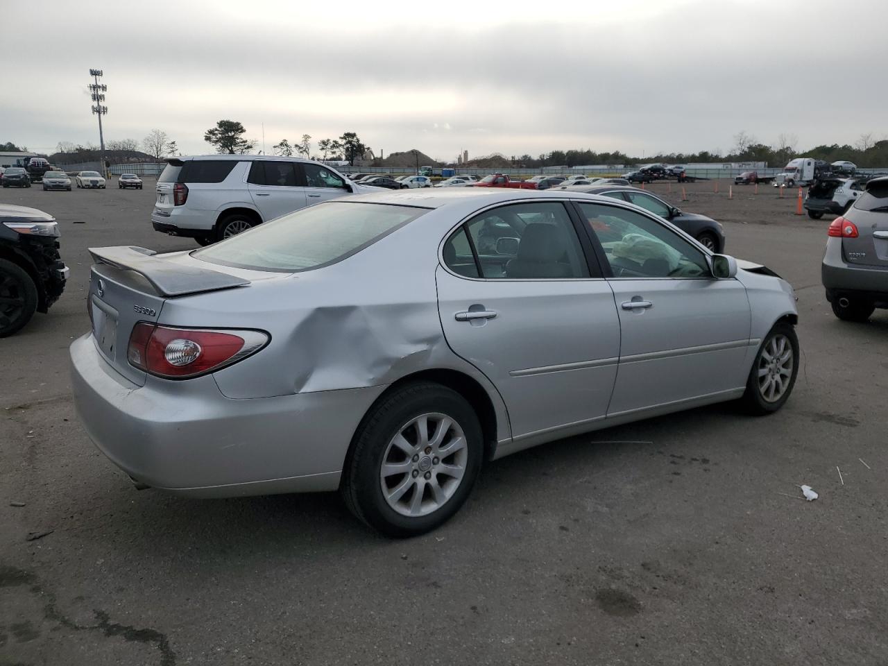 2002 Lexus ES - Image 3