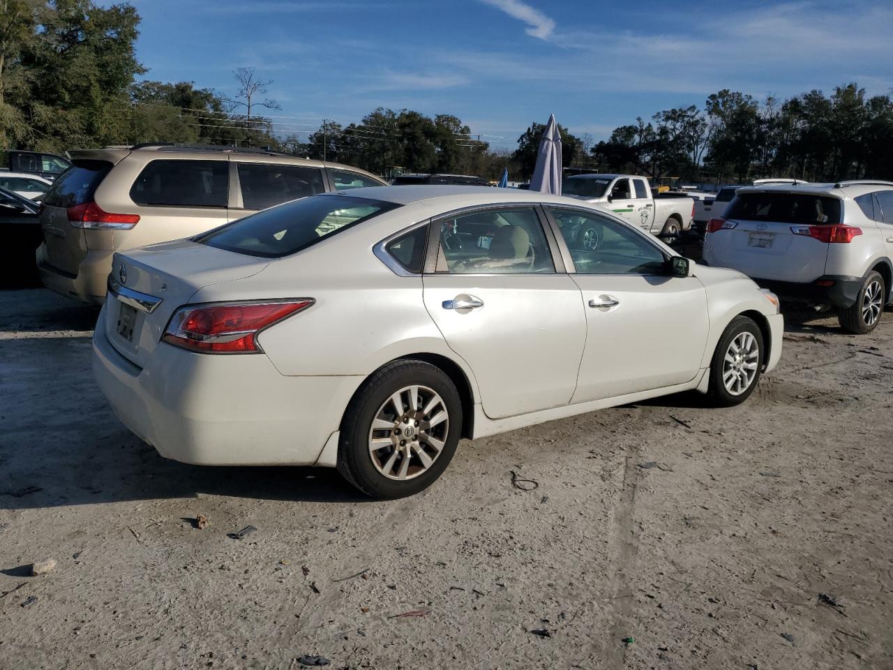 2015 Nissan Altima - Image 3