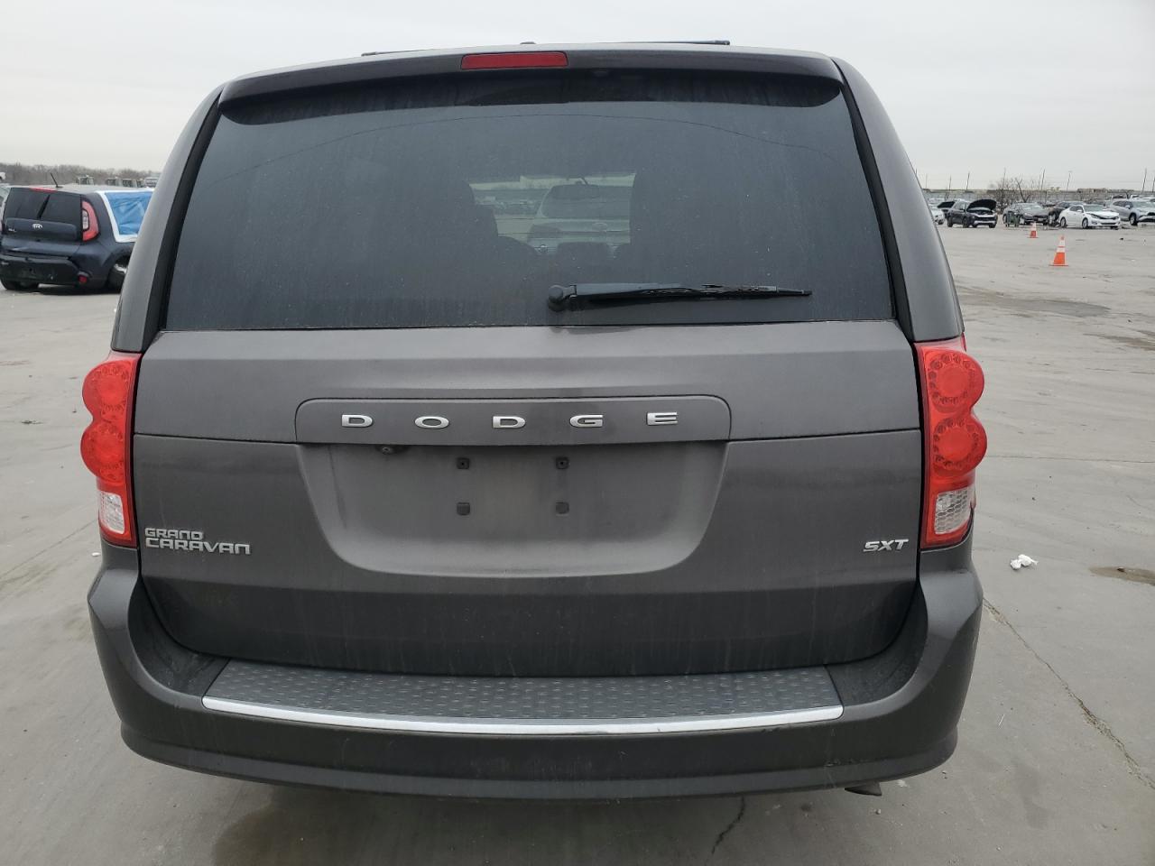 2015 Dodge Caravan - Image 6