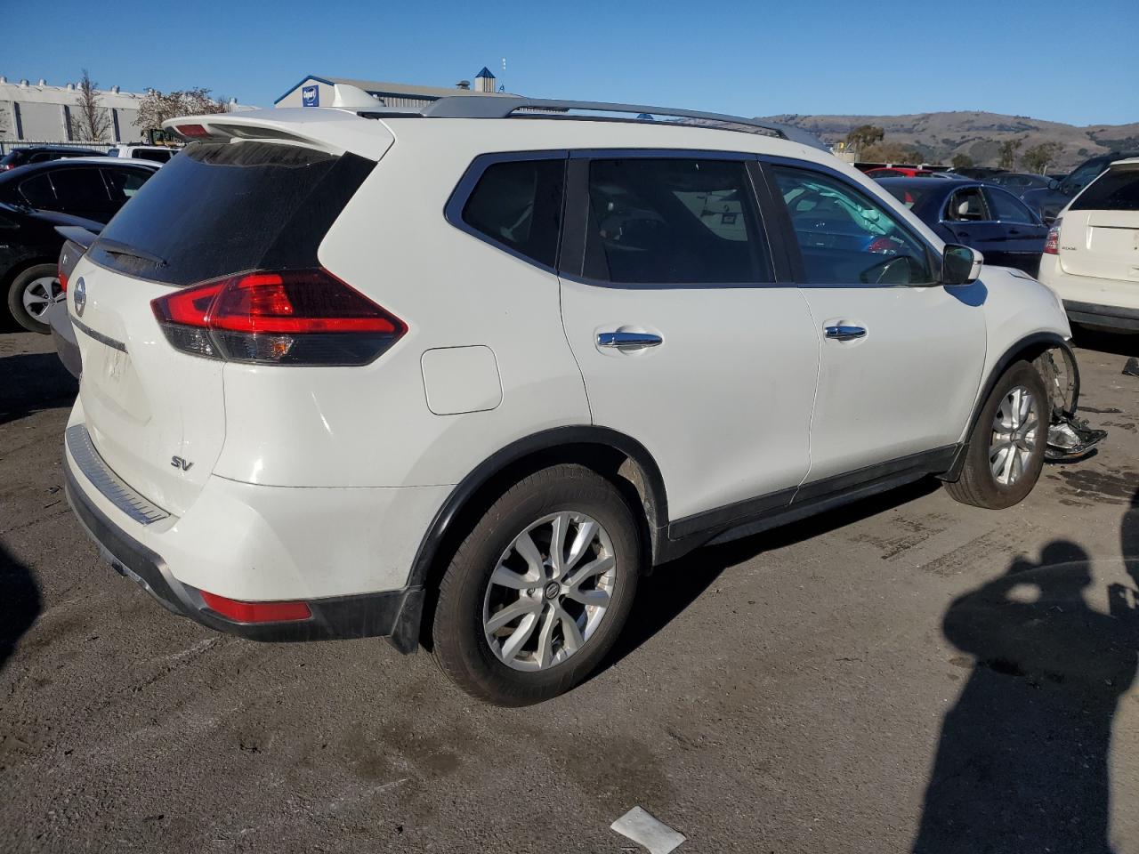 2017 Nissan Rogue - Image 3