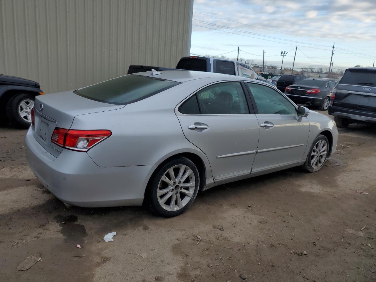 2010 Lexus ES - Image 3