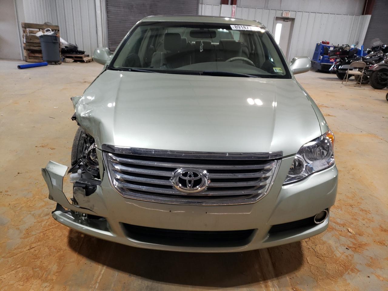 2010 Toyota Avalon - Image 5