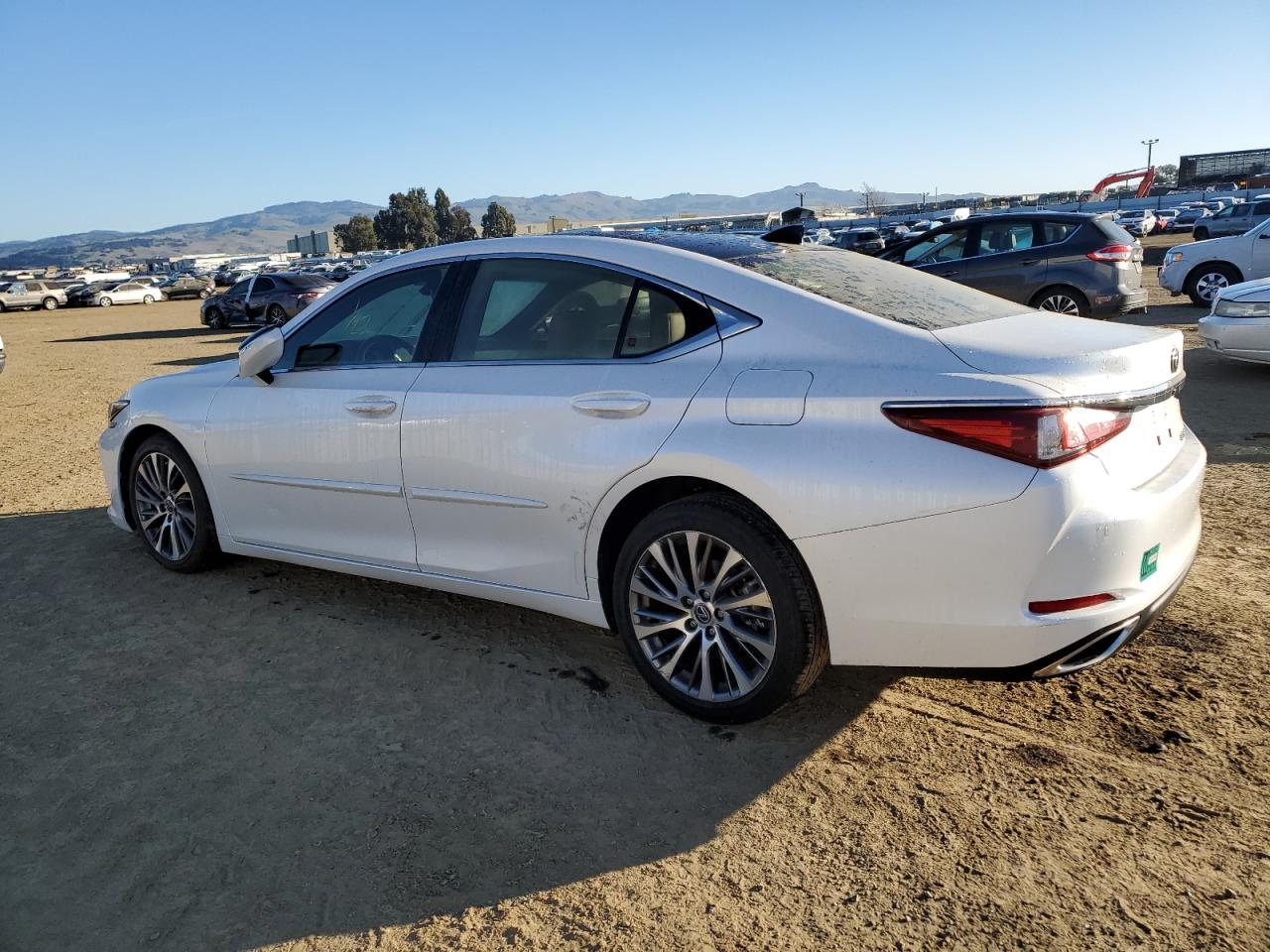 2019 Lexus ES - Image 2