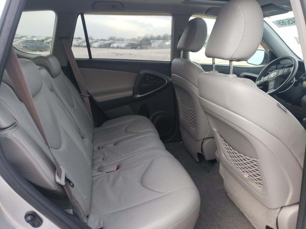 2010 Toyota RAV 4 - Image 11