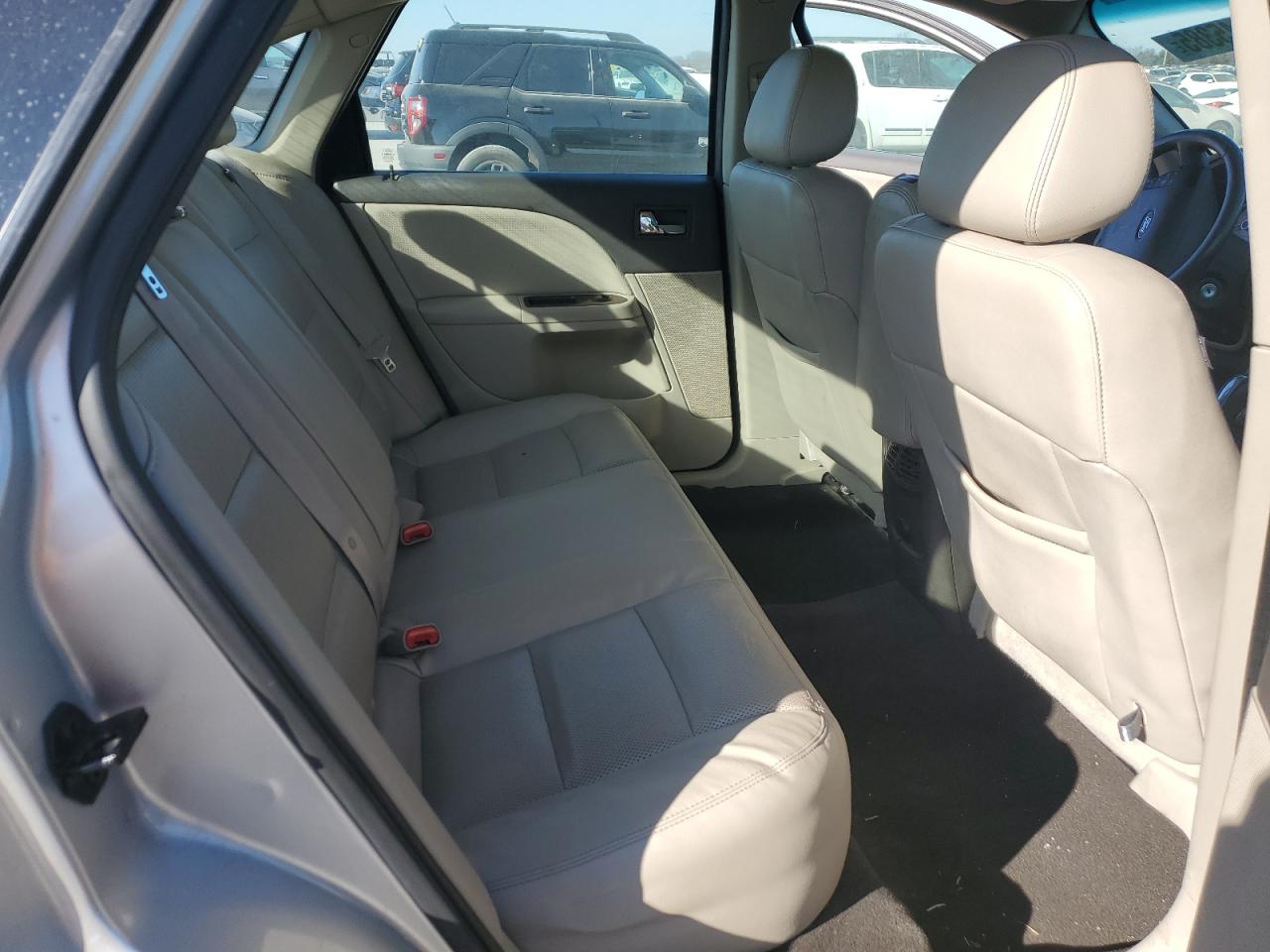 2009 Ford Taurus - Image 10