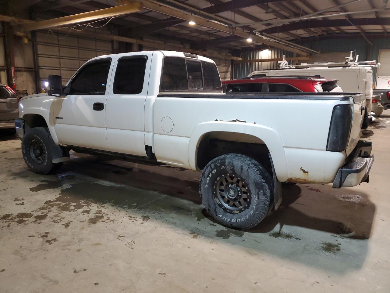 2004 Chevrolet Silverado - Image 2