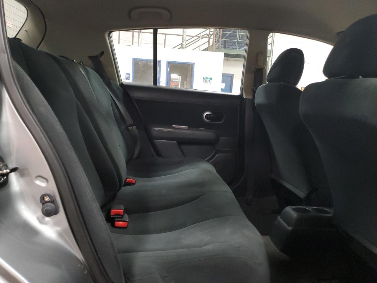 2011 Nissan Versa - Image 11