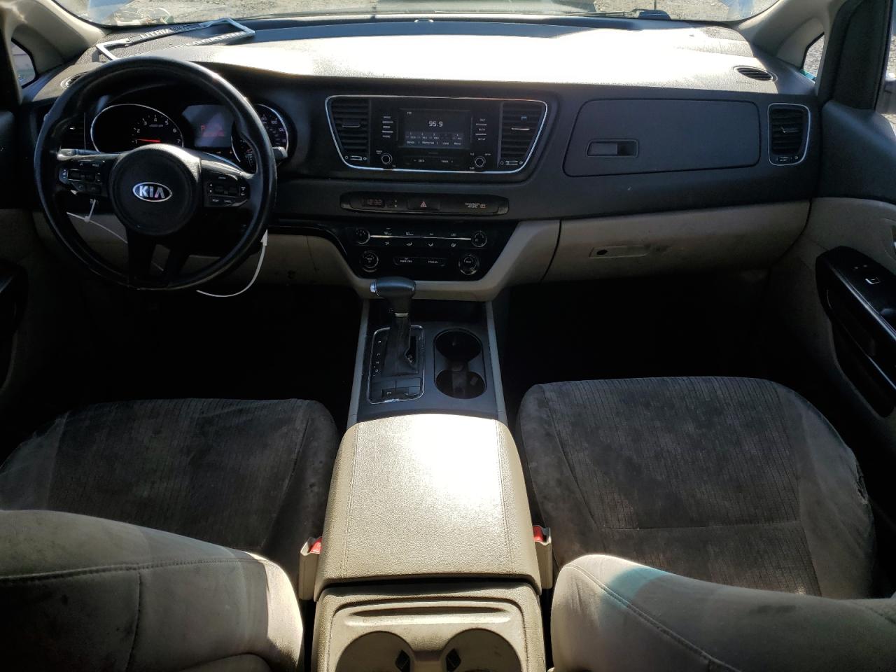2017 Kia Sedona - Image 8