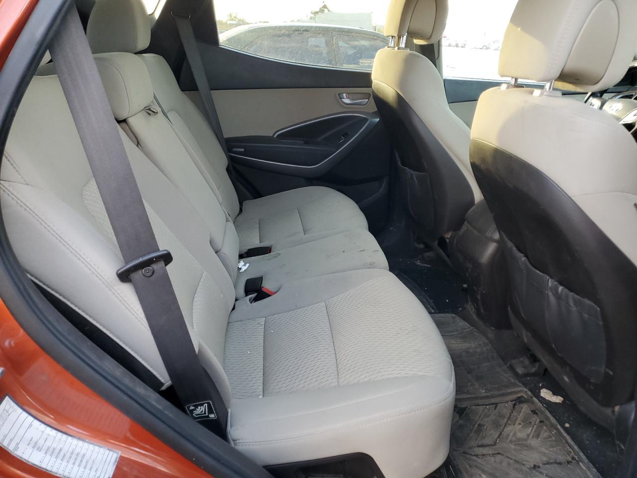 2016 Hyundai Santa Fe - Image 11