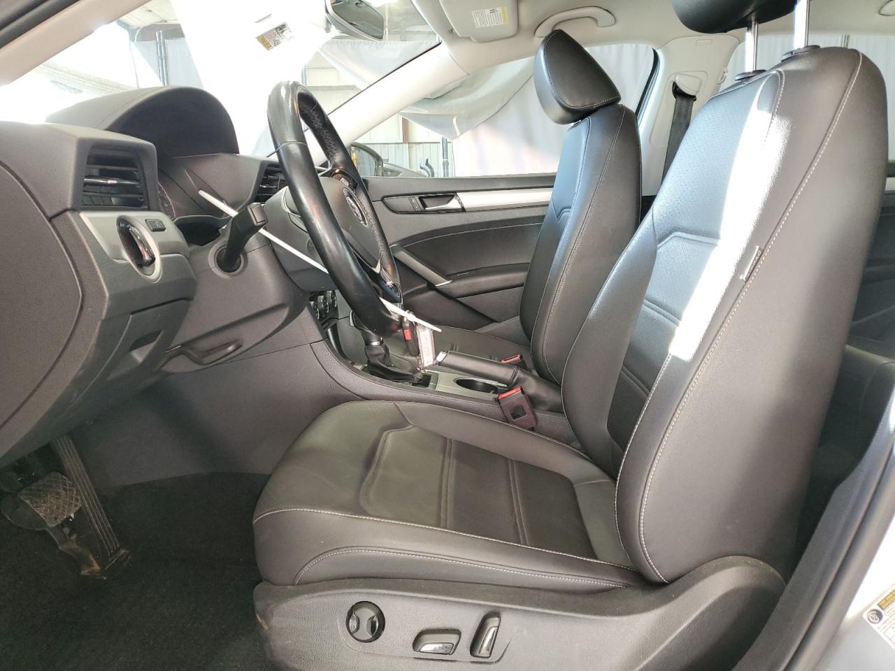 2020 Volkswagen Passat - Image 7