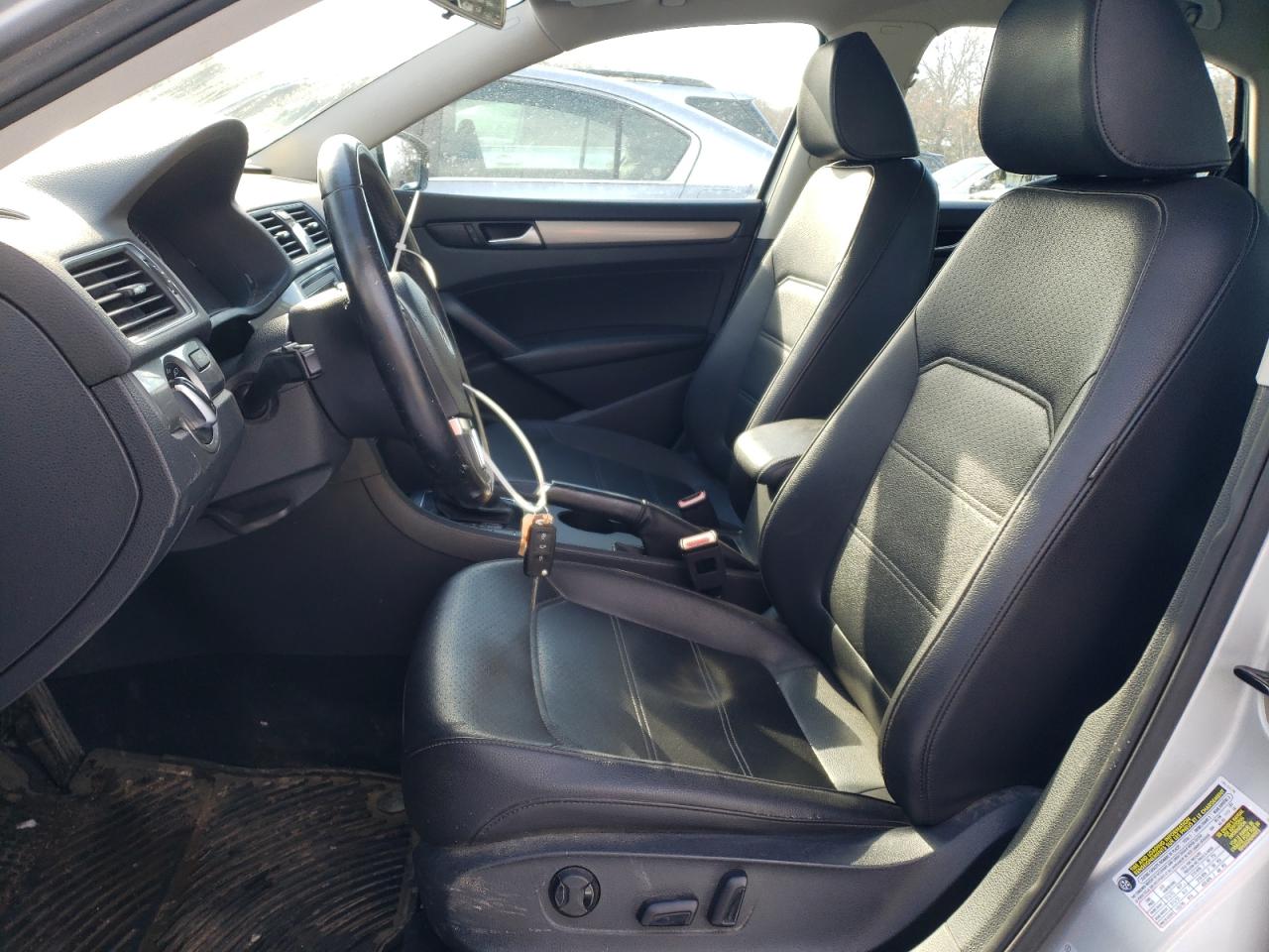 2014 Volkswagen Passat - Image 7