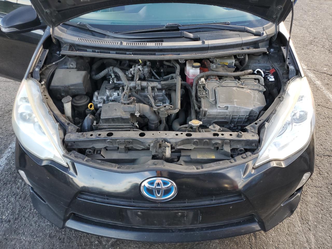 2014 Toyota Prius - Image 11
