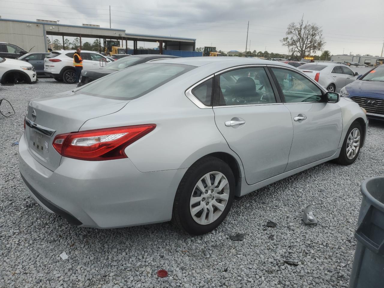 2017 Nissan Altima - Image 3