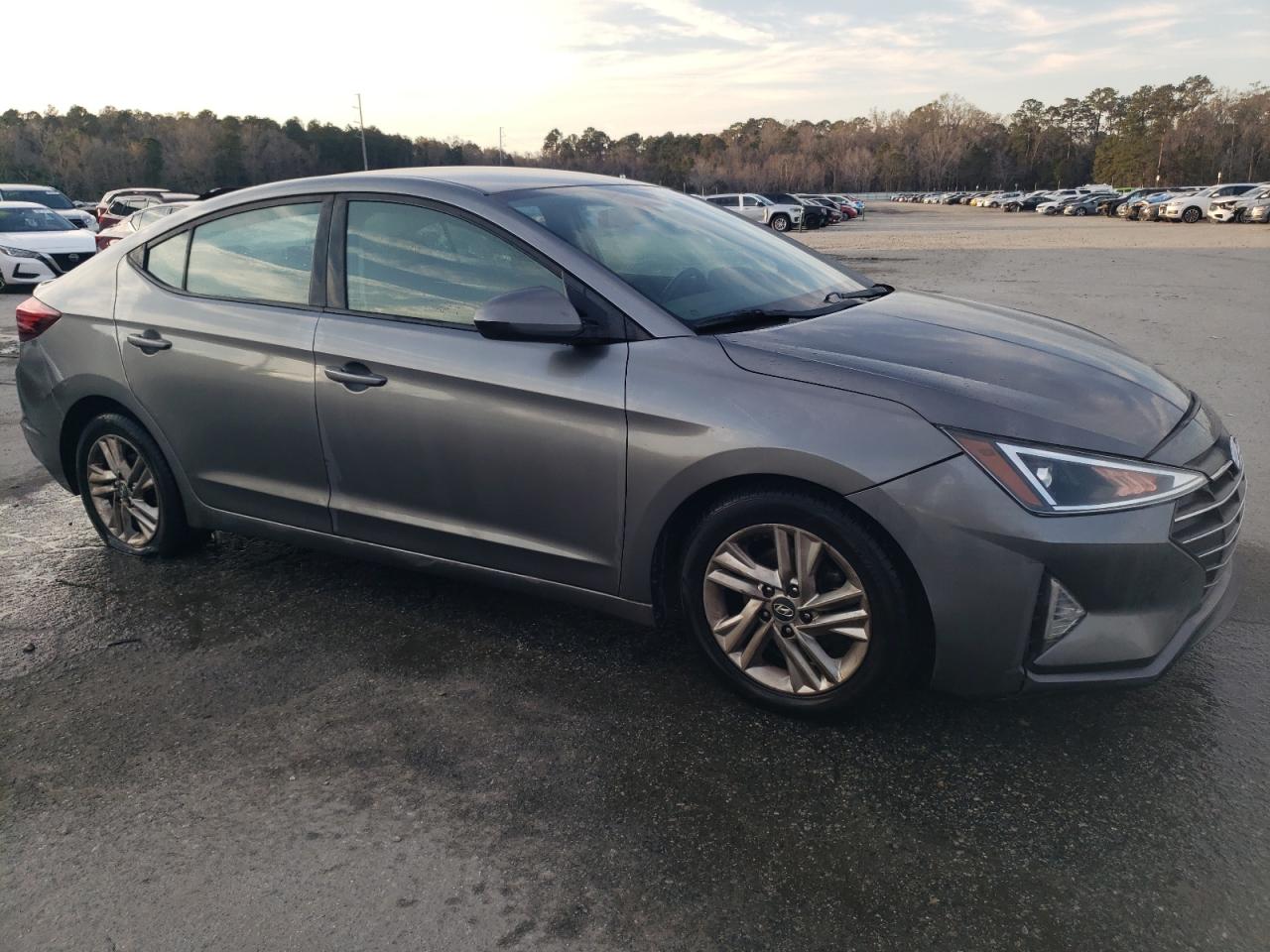 2019 Hyundai Elantra - Image 4