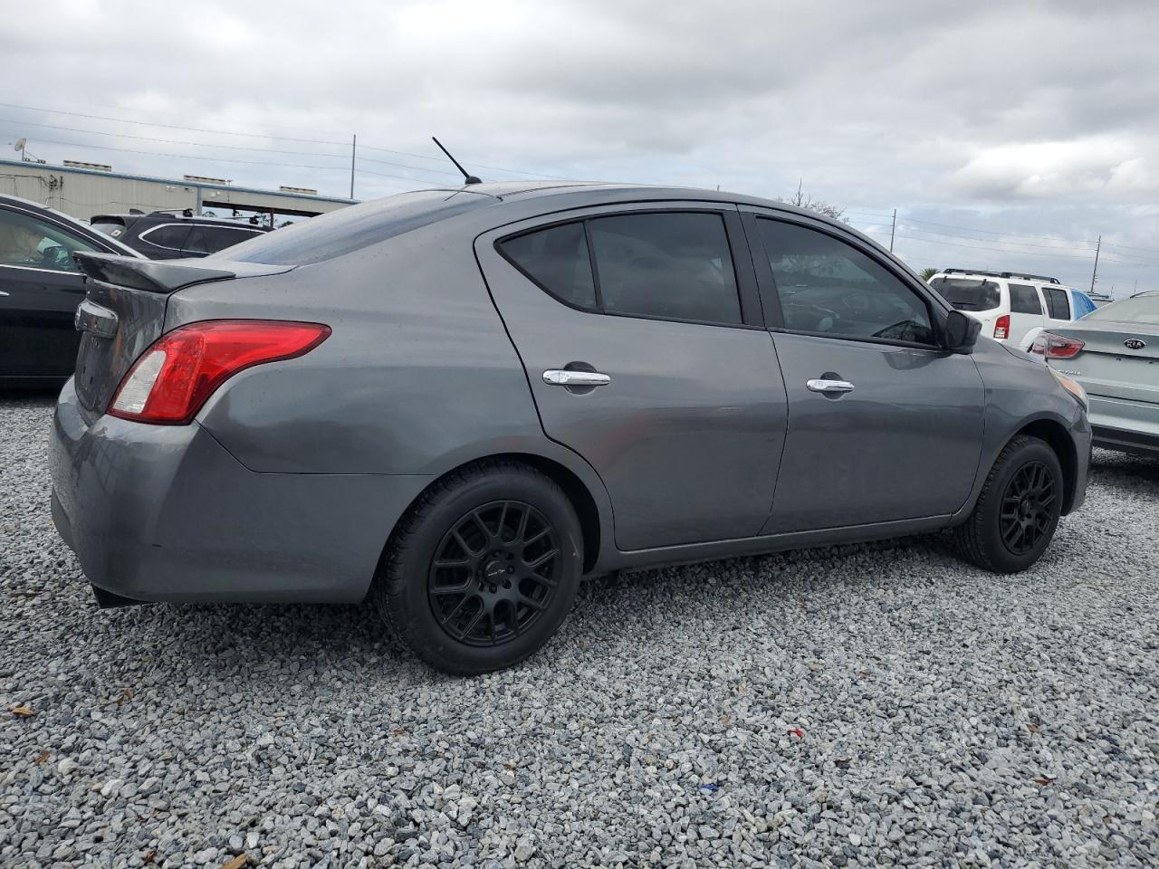 2019 Nissan Versa - Image 3
