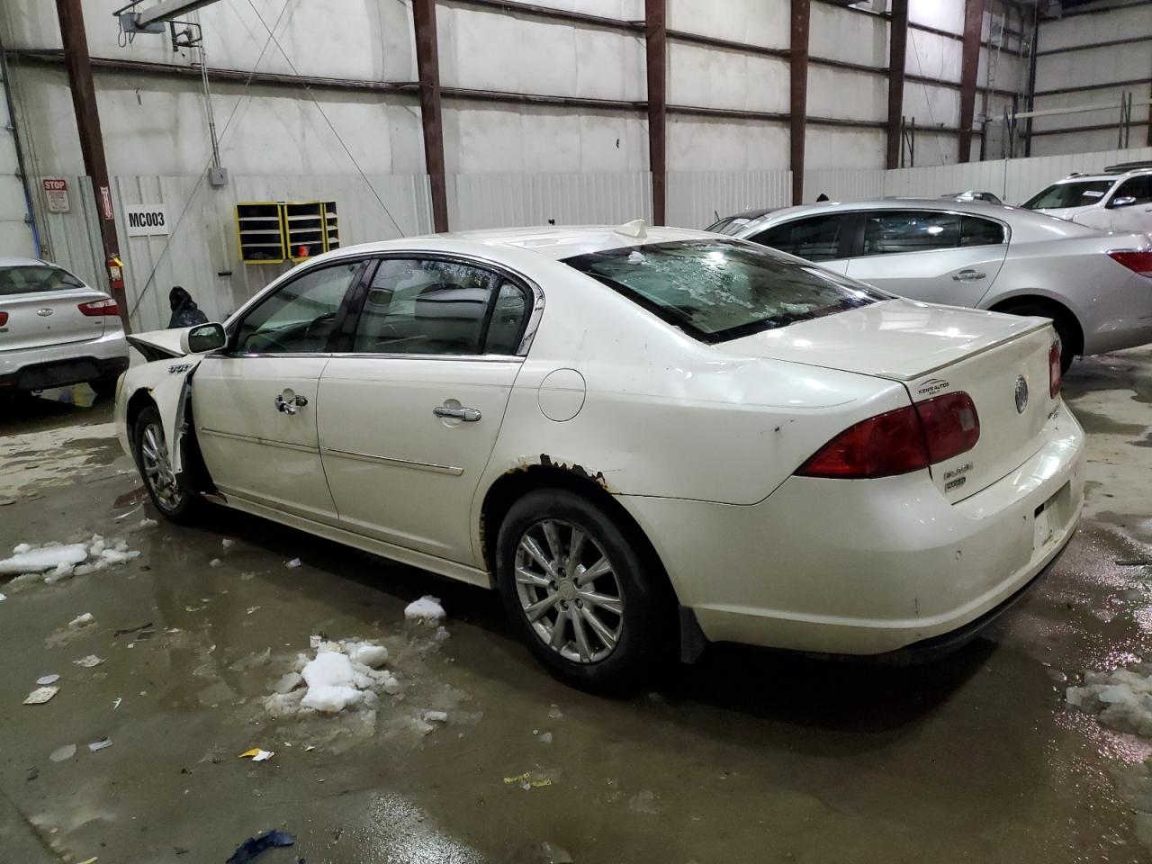 2011 Buick Lucerne - Image 2