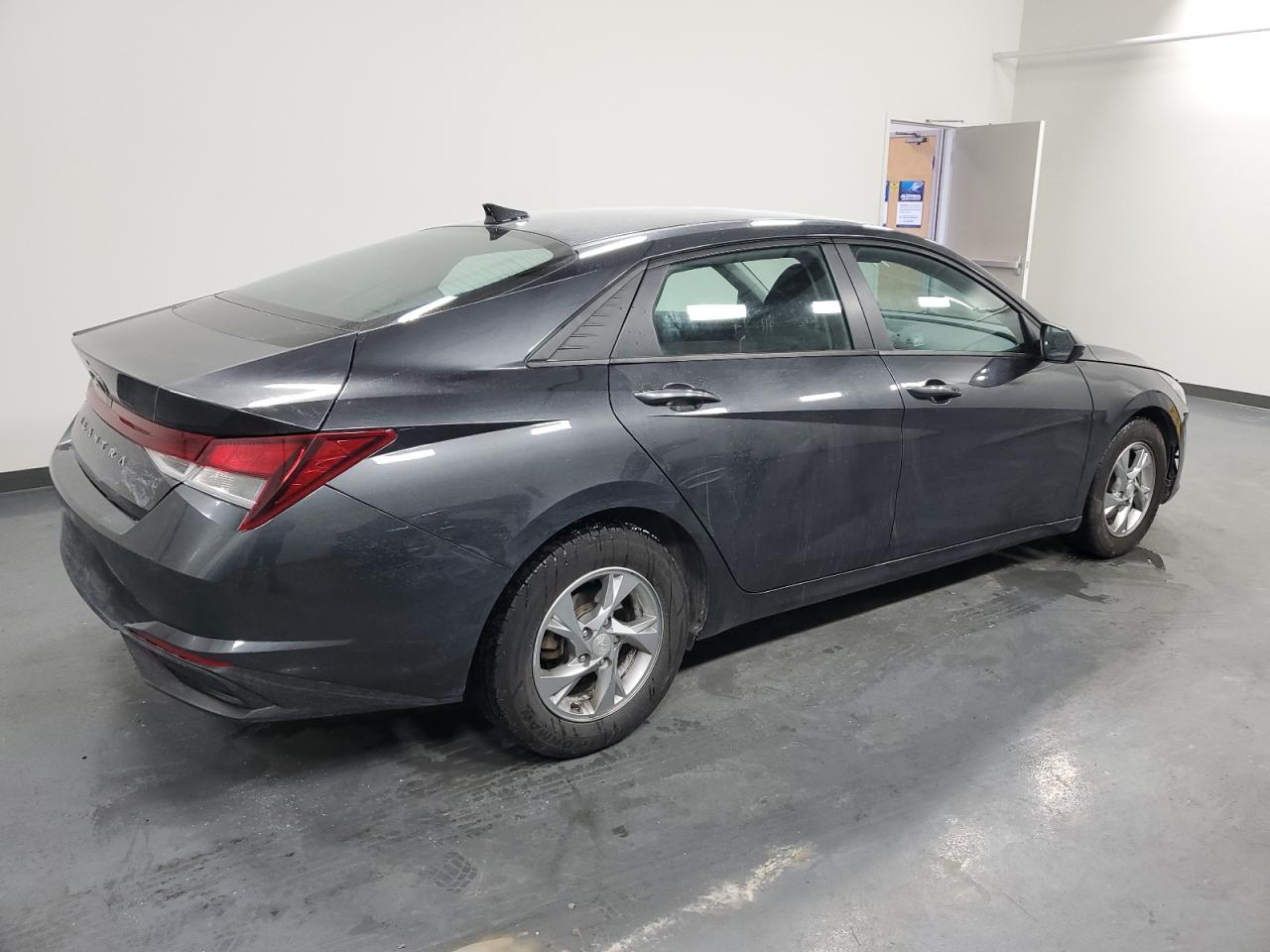 2021 Hyundai Elantra - Image 3