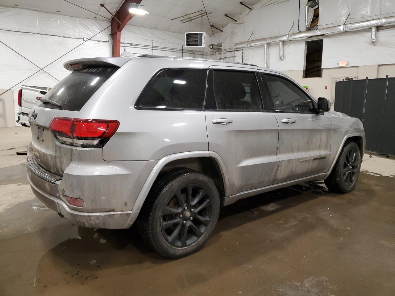 2017 Jeep Grand Cherokee - Image 3