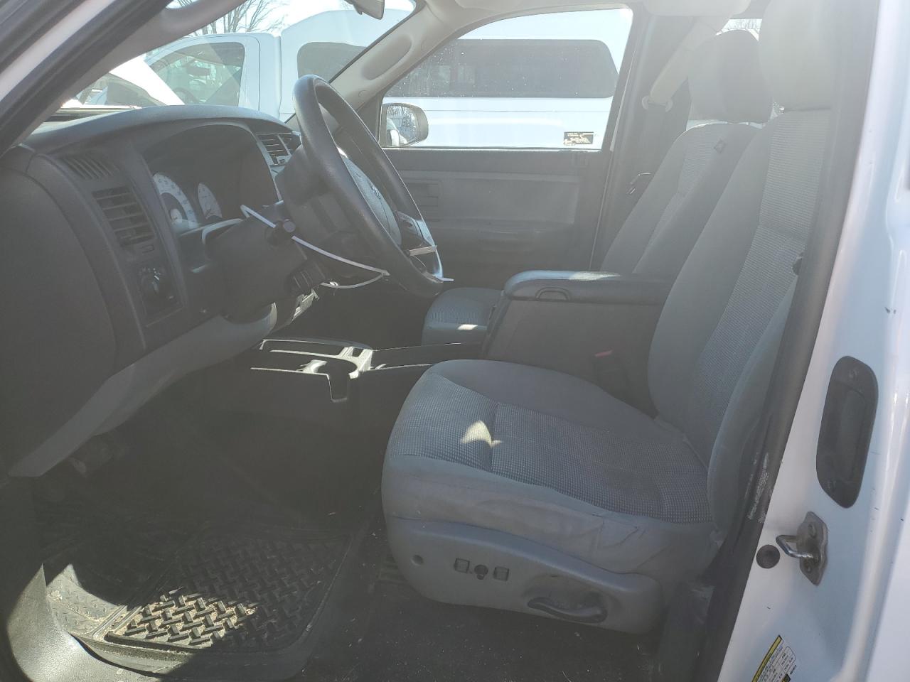 2008 Dodge Dakota - Image 7