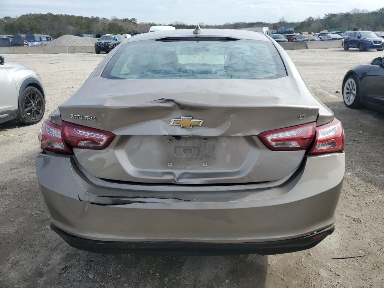 2022 Chevrolet Malibu - Image 6