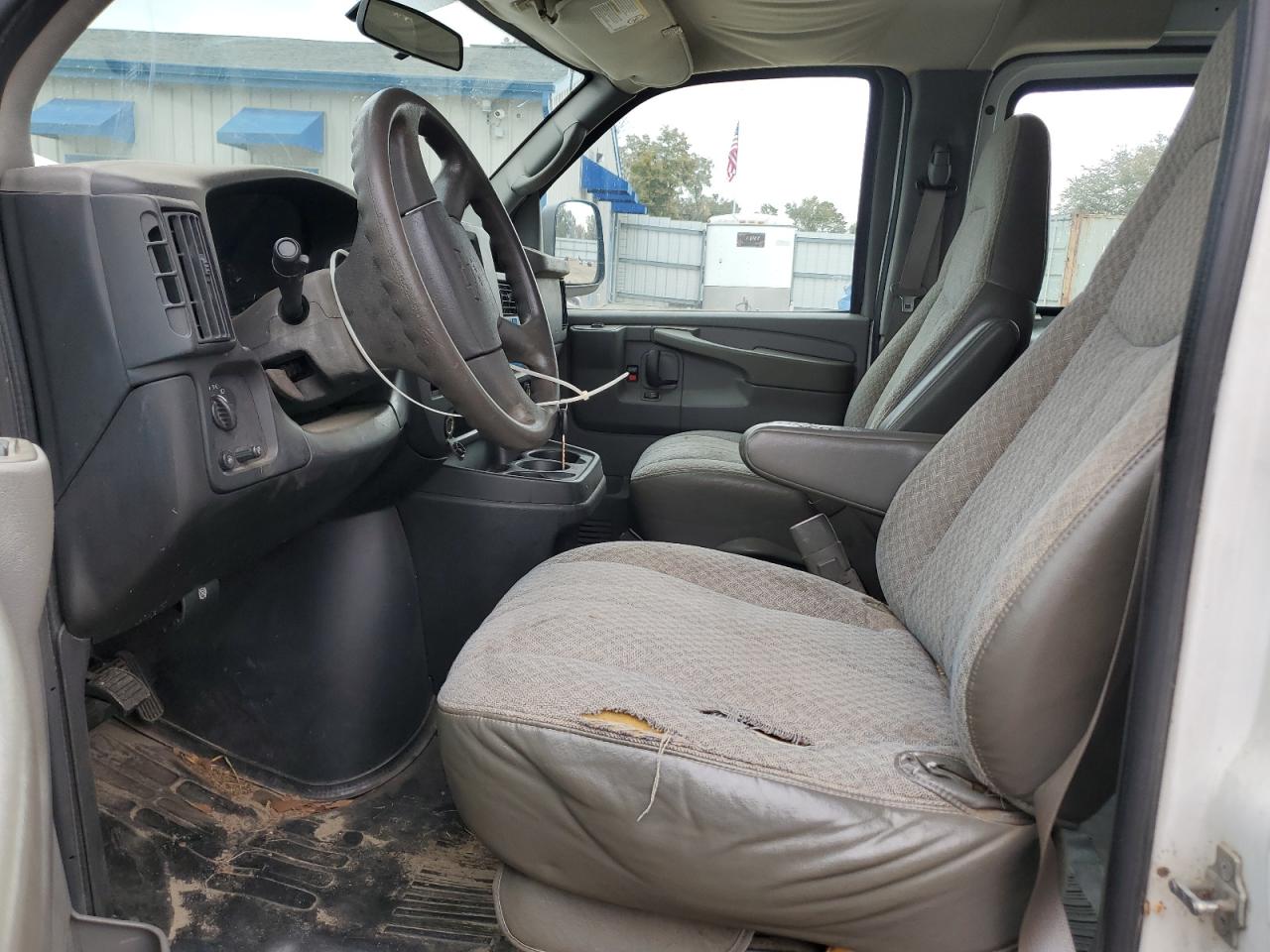 2005 Chevrolet Express - Image 7