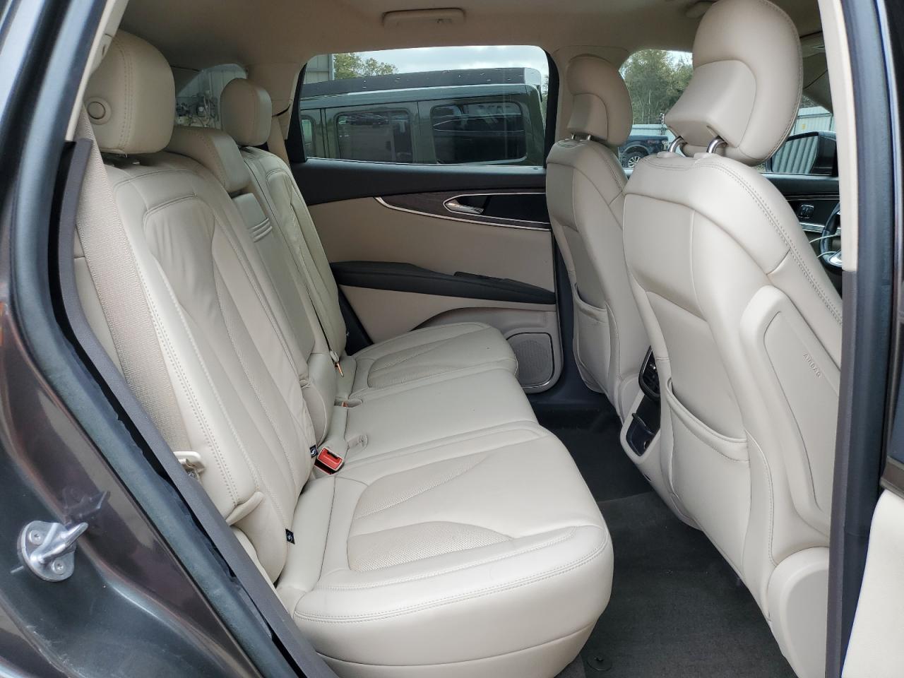 2019 Lincoln Nautilus - Image 11