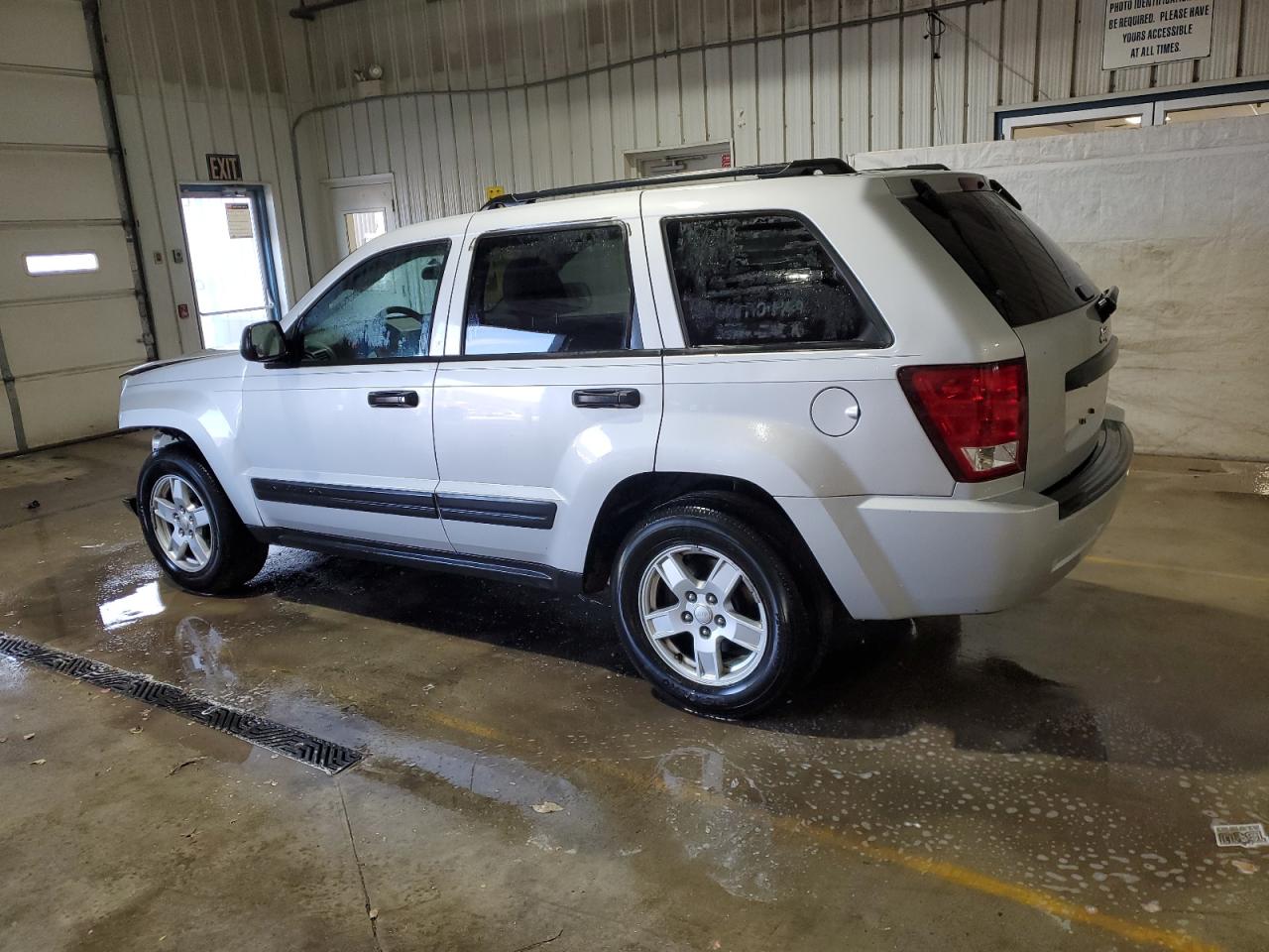 2005 Jeep Grand Cherokee - Image 2