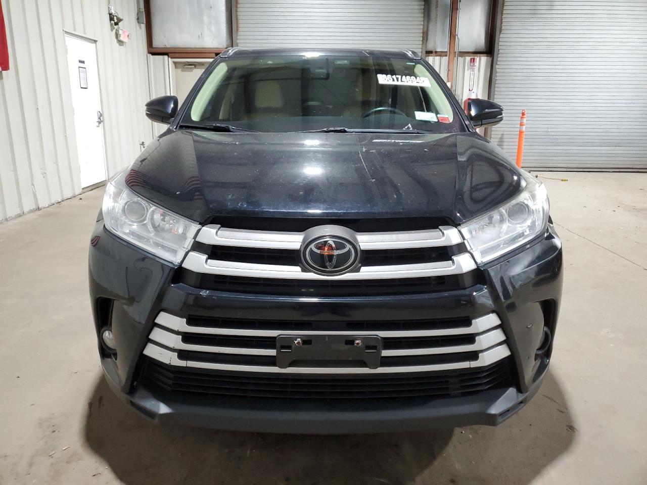2018 Toyota Highlander - Image 5