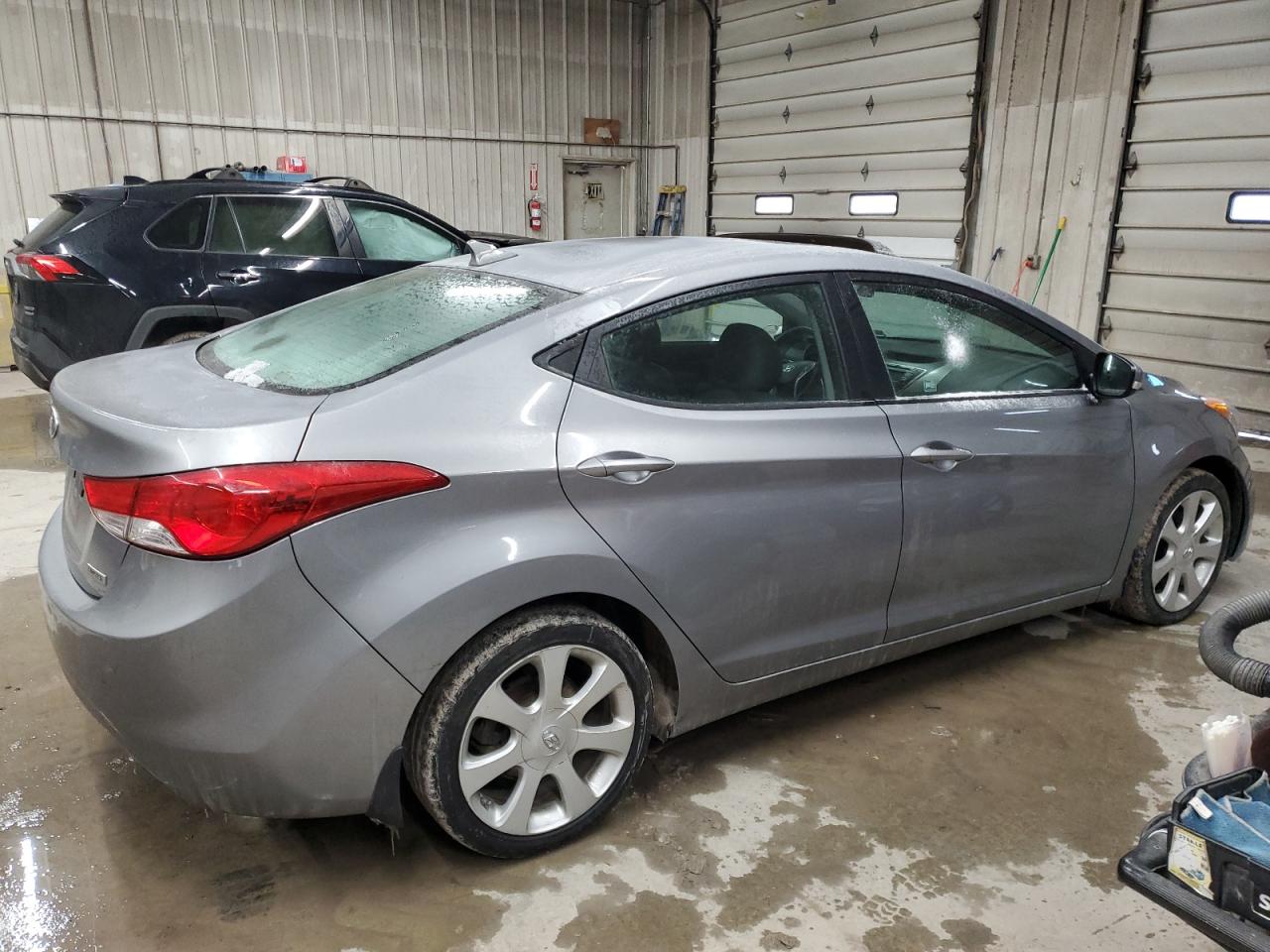 2013 Hyundai Elantra - Image 3