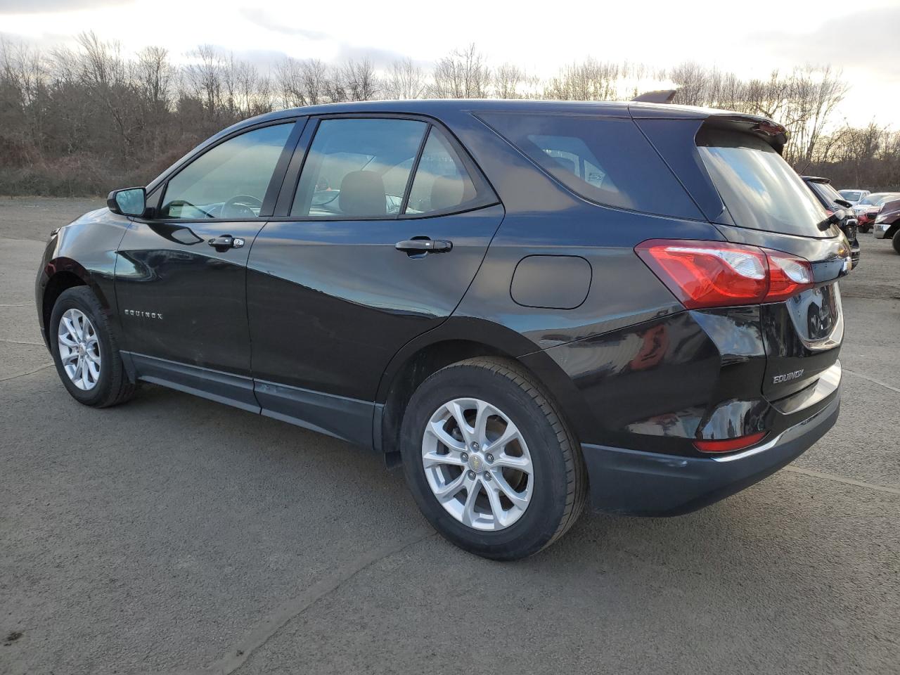 VIN 3GNAXHEV5JL395825 2018 CHEVROLET EQUINOX no.2