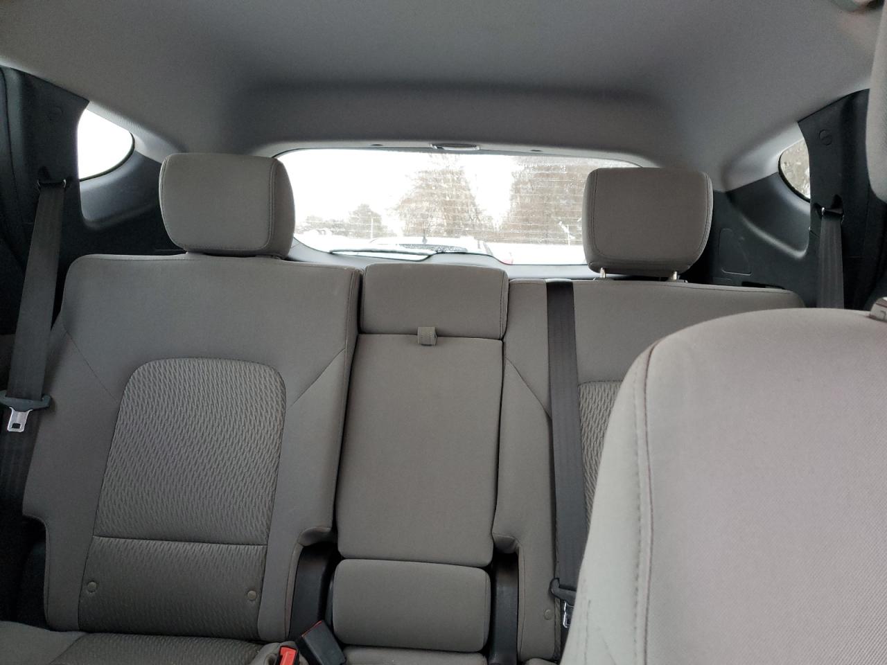 2016 Hyundai Santa Fe - Image 10